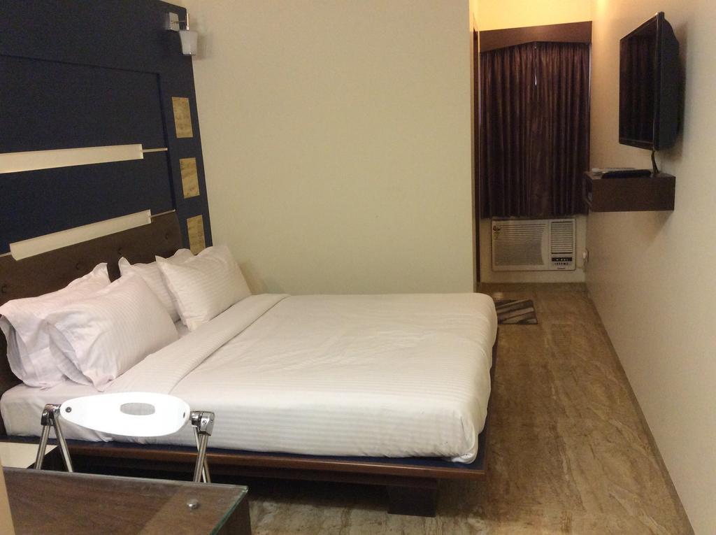 مومباي فندق سابنا الغرفة الصورة